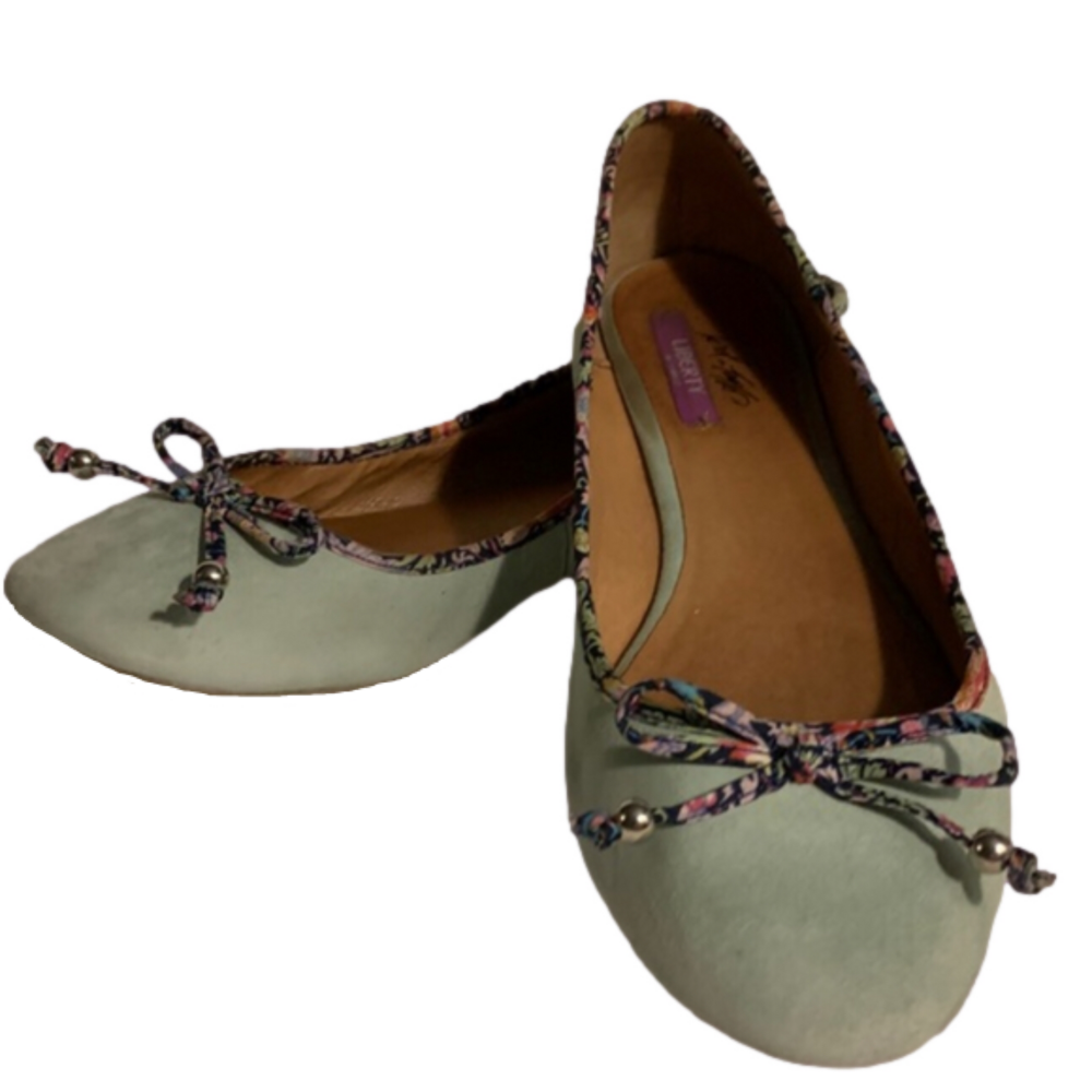 Lord & Taylor Green Flats with Multicolor Trim